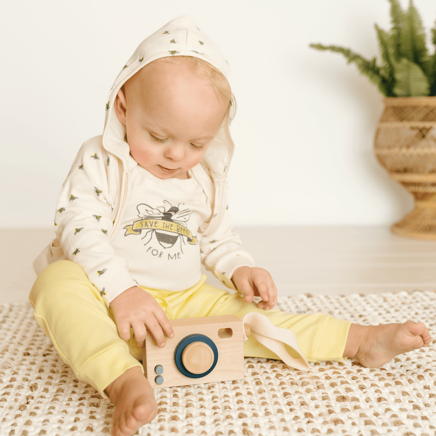 Baby graphic bodysuit | save the bees finn + emma