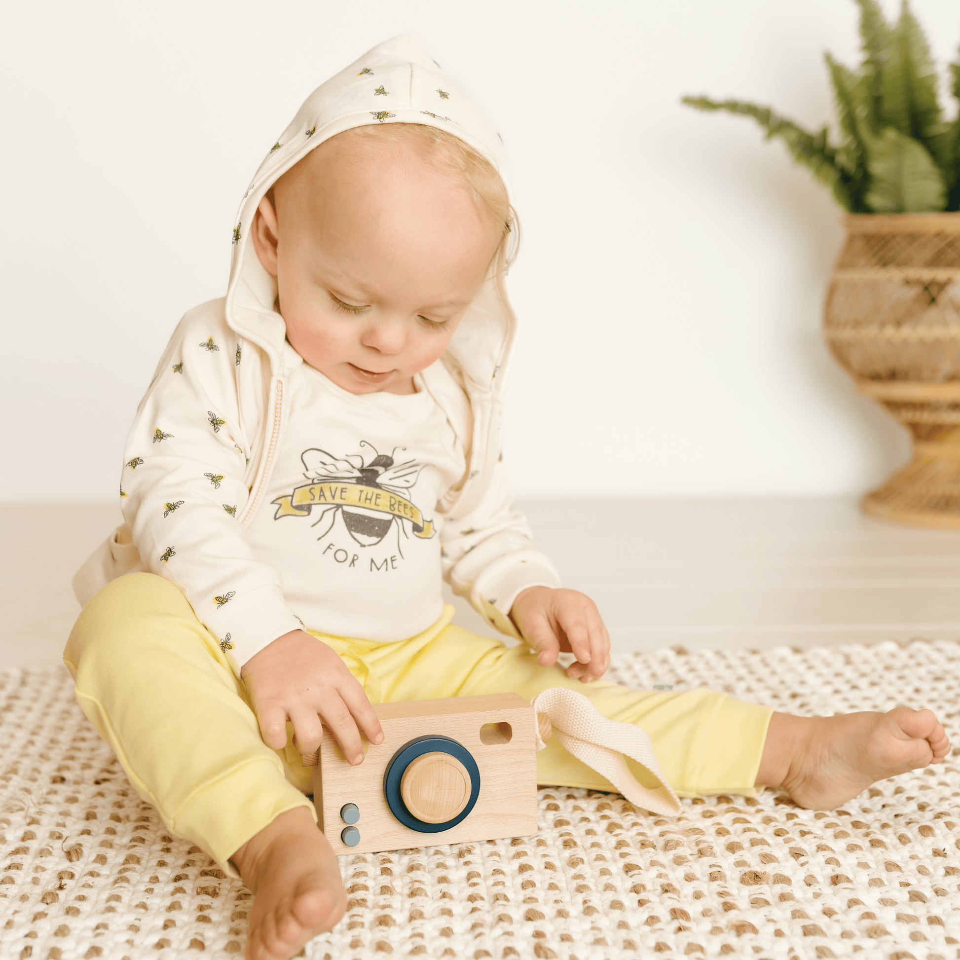 Baby graphic bodysuit | save the bees finn + emma
